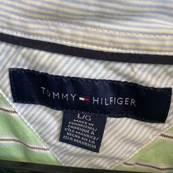 Tommy Hilfiger button down shirt size large - Picture 3 of 3